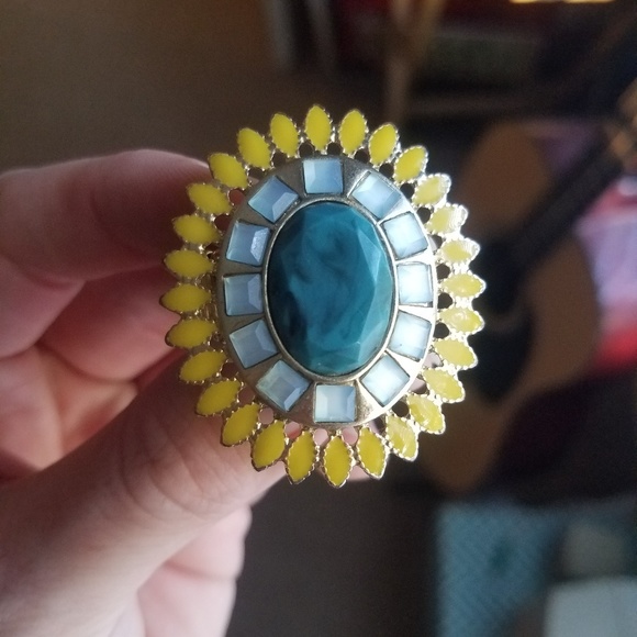 Ring - Picture 1 of 2